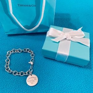 Return to Tiffany Round Tag bracelet